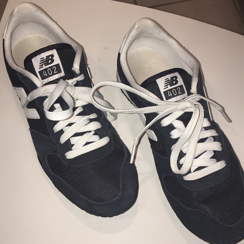 NEW BALANCE (NB) • STYLE: WL402 SNEAKERS • Sz 8.5.